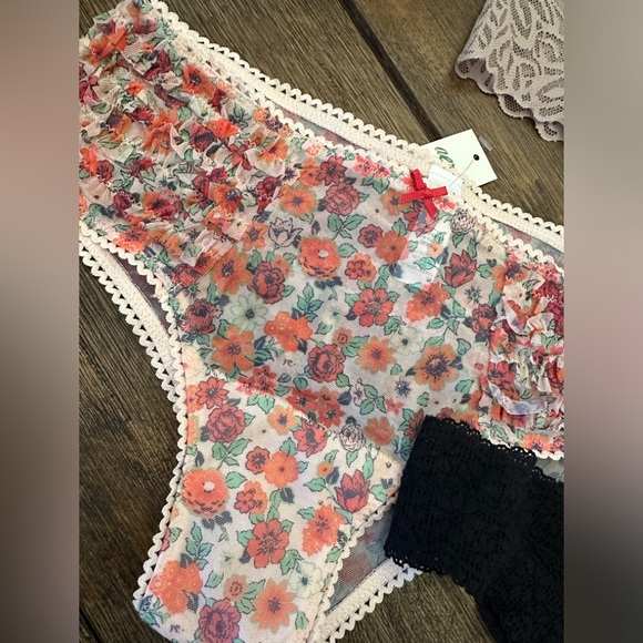 Aerie NWT - Picture 2 of 5